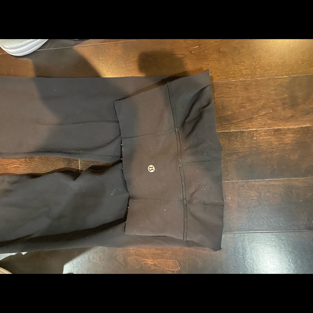 Black Lululemon yoga pants